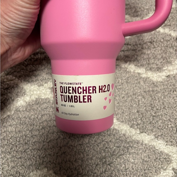 ❤️rare❤️Target exclusive Valentines day 2025 Stanley Pink Heart Quencher Tumbler